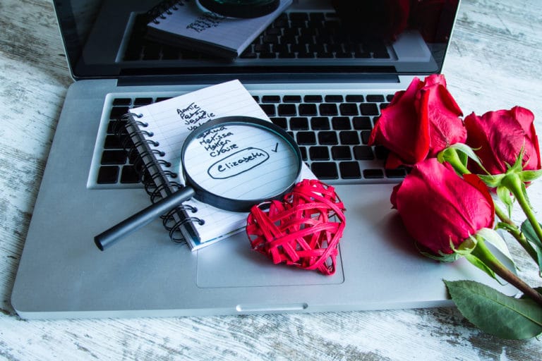 LES APPLICATIONS DE RENCONTRES : EXIT LE HASARD, PLACE AU CONTRÔLE